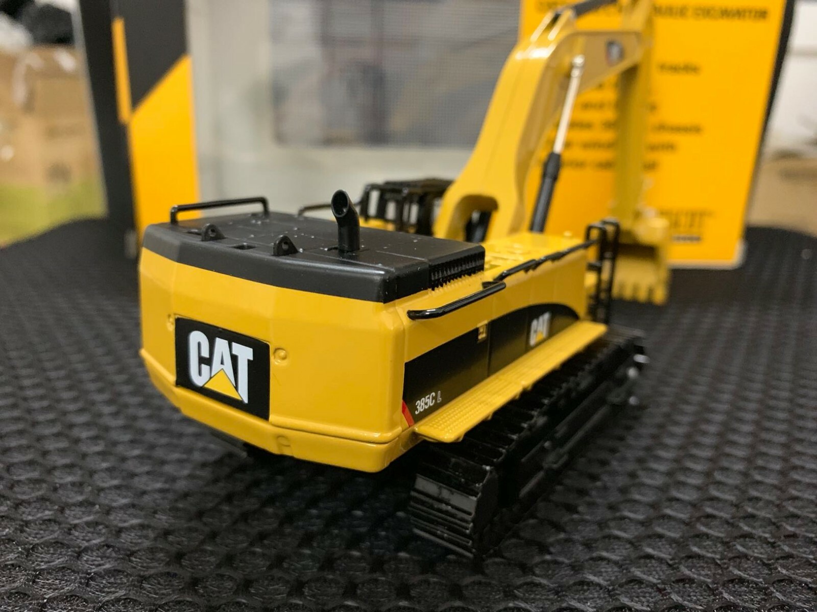CAT 1/64 Catepillar 385C Alloy Excavator Model 55203 Diecast Engineering Vehicle