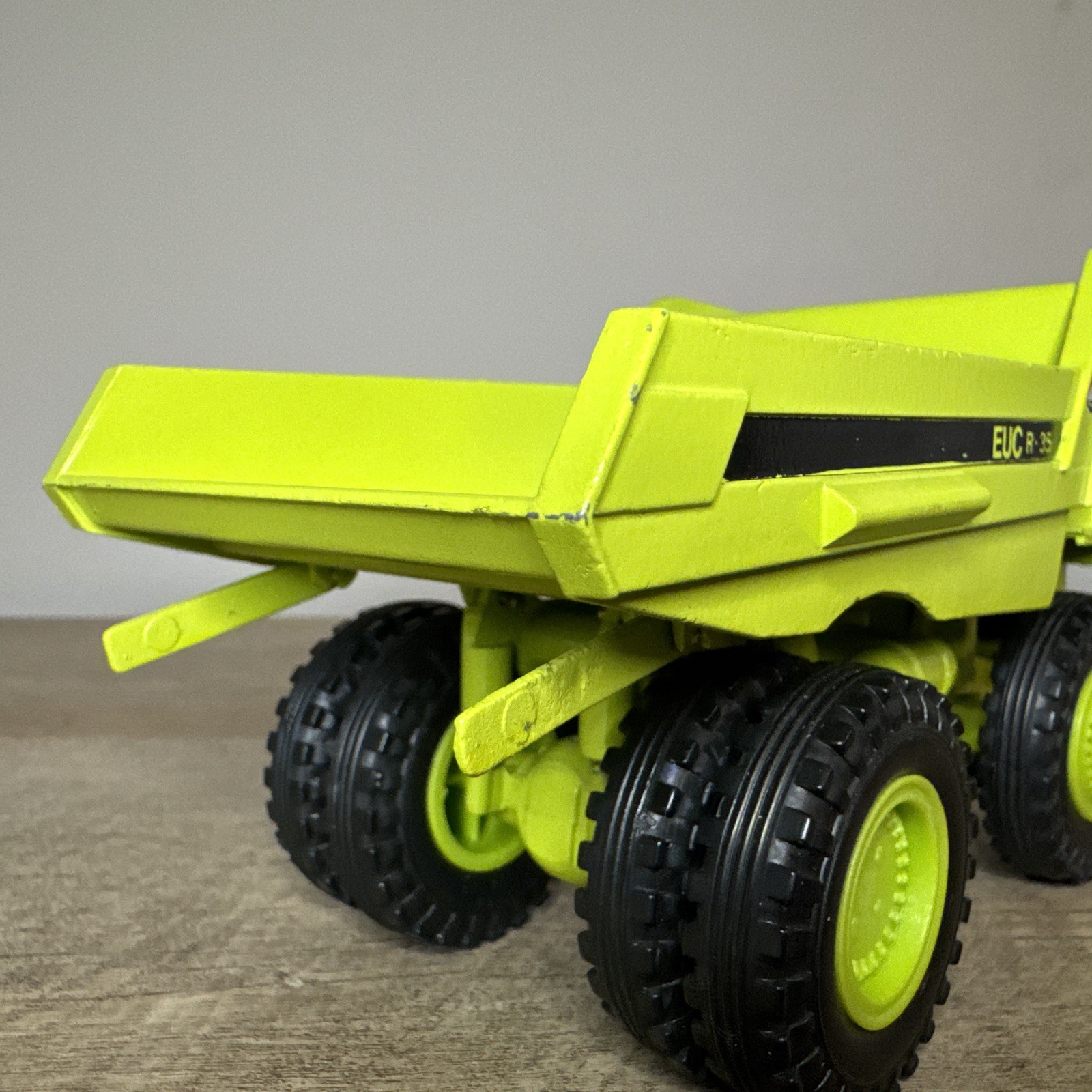 CONRAD 1:50 2761 EUCLID EUC R-35 KIPPER TIPPER DUMP TRUCK IN OVP