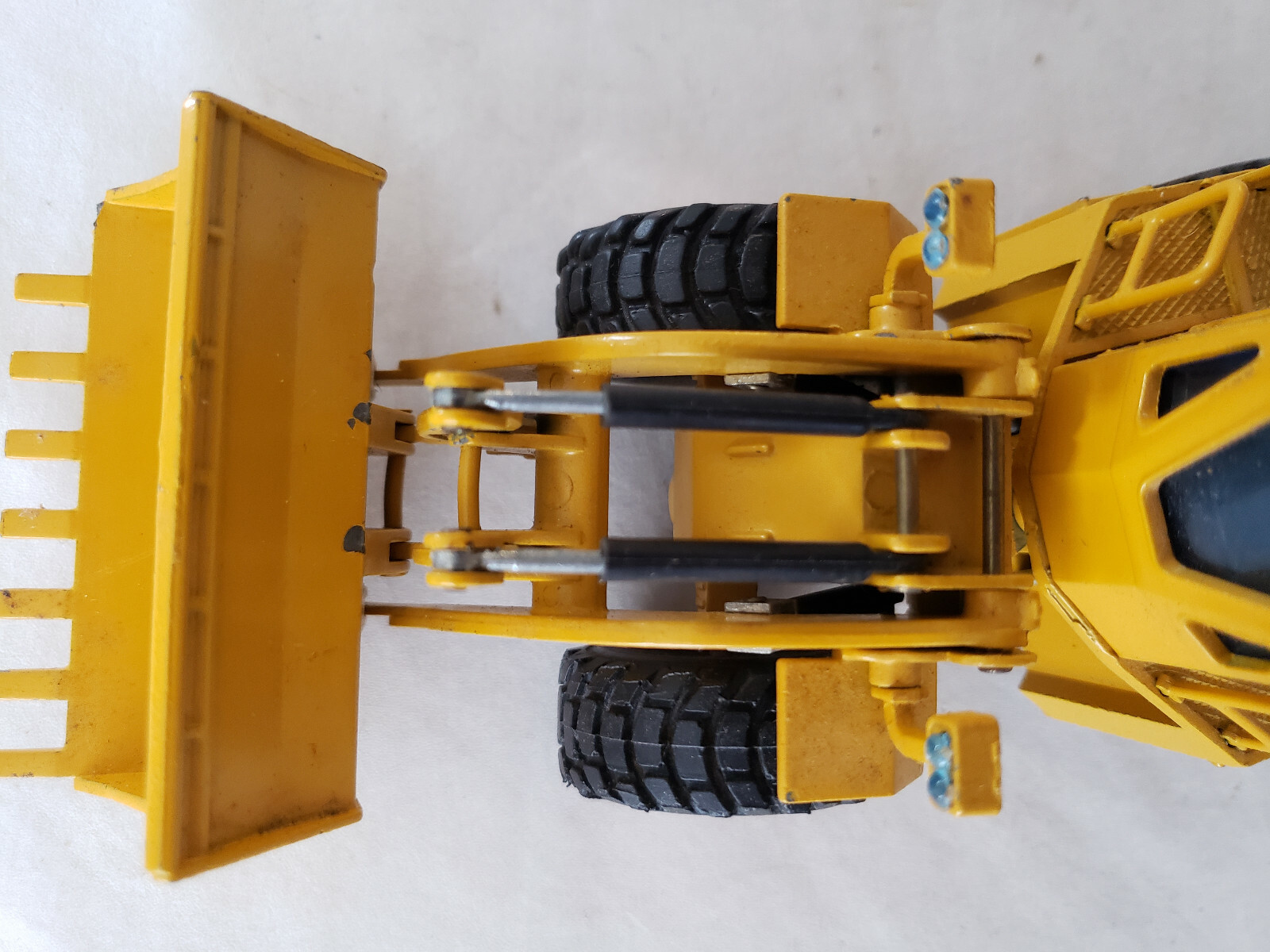 NZG No. 167 Radlader Cat 988 B Wheel Loader 1/50 Scale Die Cast Model NIB