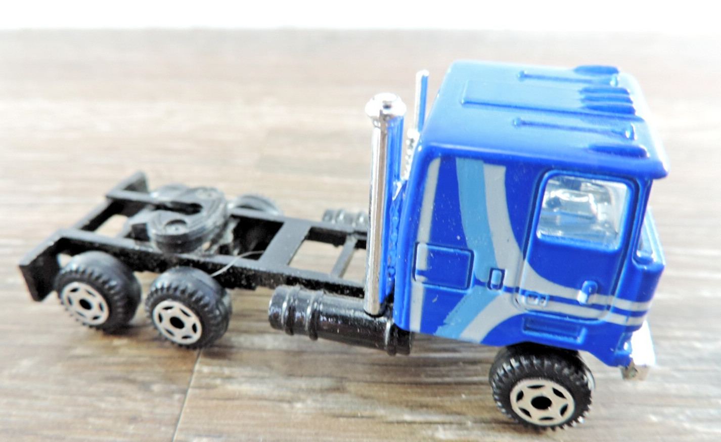 Zmm K1 Mack Cab Over Semi Tractor