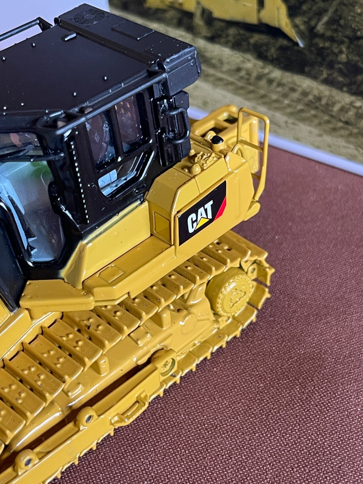 DM Cat D7E Track-Type Tractor Pipeline Configuration Diecast Master 85555 1:50