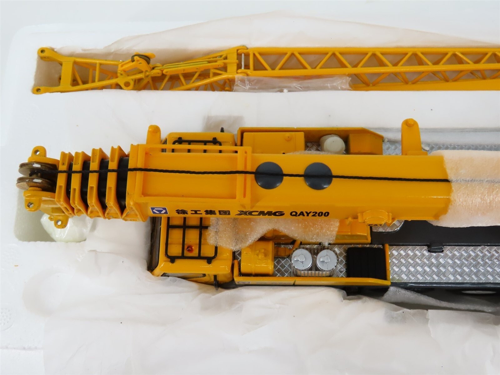 XCMG QAY200 Mobile Crane – China 1:50 Scale Diecast Model New
