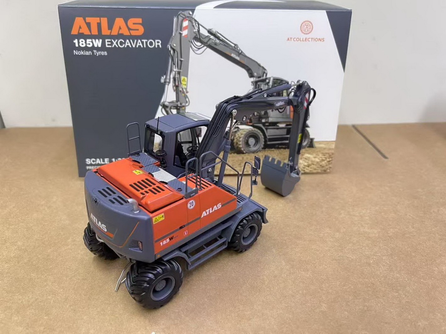 AT Collections 1/32 Scale ATLAS 185W Wheel Excavator2 DieCast Model Toy Gift
