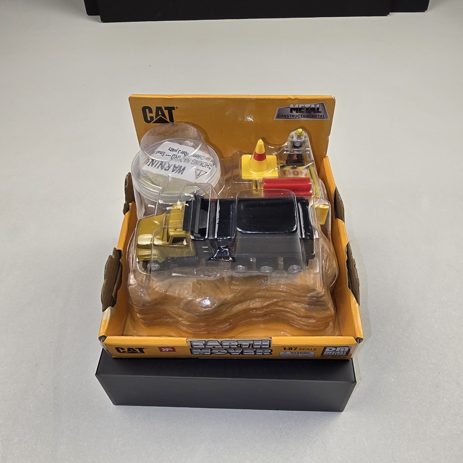 (4) Diecast Masters Caterpillar Diecast Earth Movers 1:87 Earth Movers -HO Scale