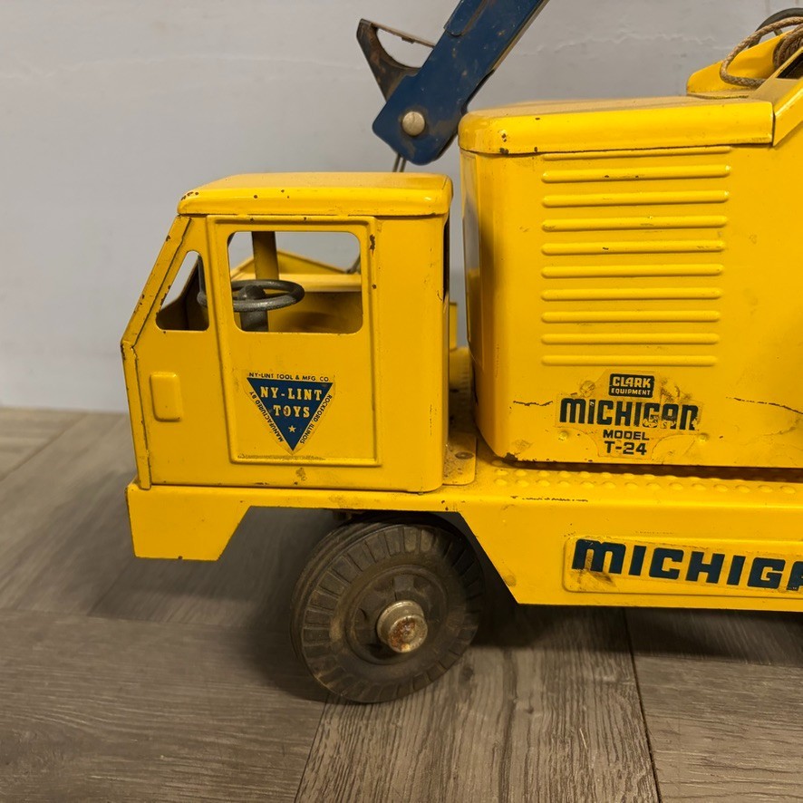 Nylint Clark Michigan T-24 Crane Truck Original Paint W/ Bucket 1 Panel of Box