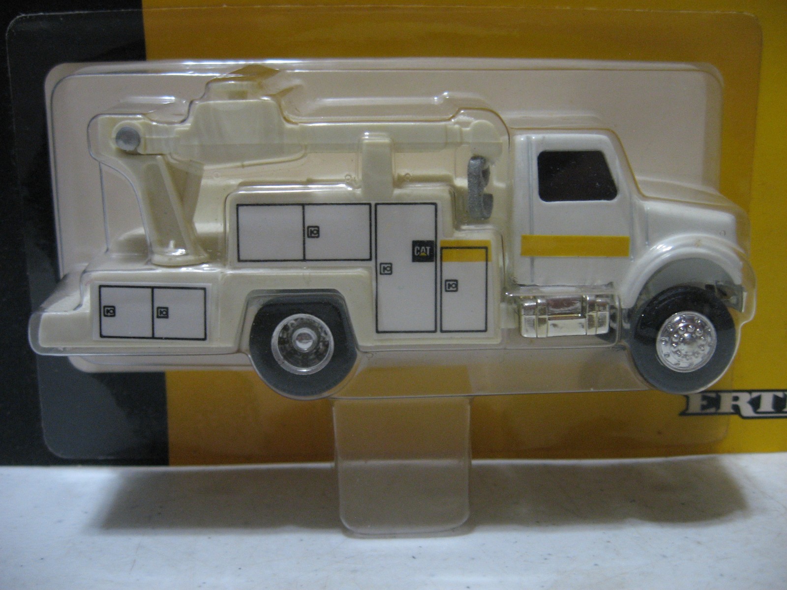 ERTL 2411 CAT Caterpillar Utility Service Truck With Boom 1/64 Scale Die Cast