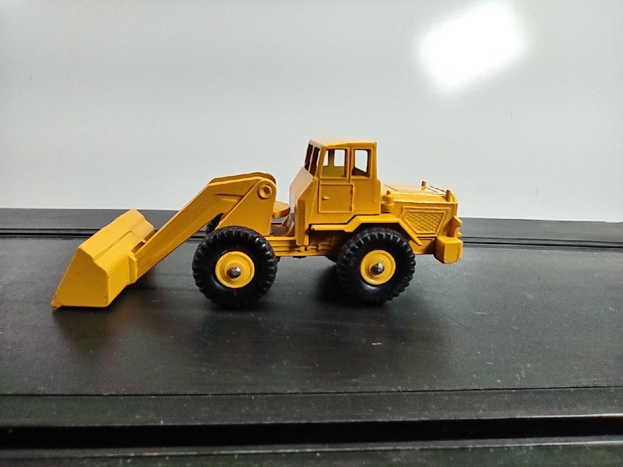 Lesney Matchbox #69 Hatra Tractor Shovel 1965 Nice condition, clean