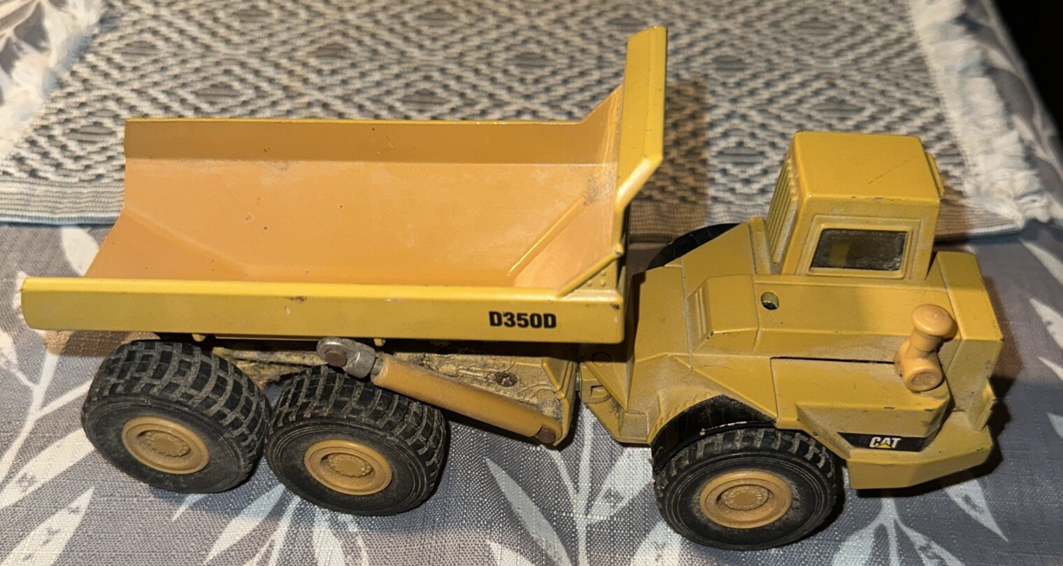 Cat Caterpillar D350D Articulated Dump Truck Diecast Ertl 2431 1992 Yellow