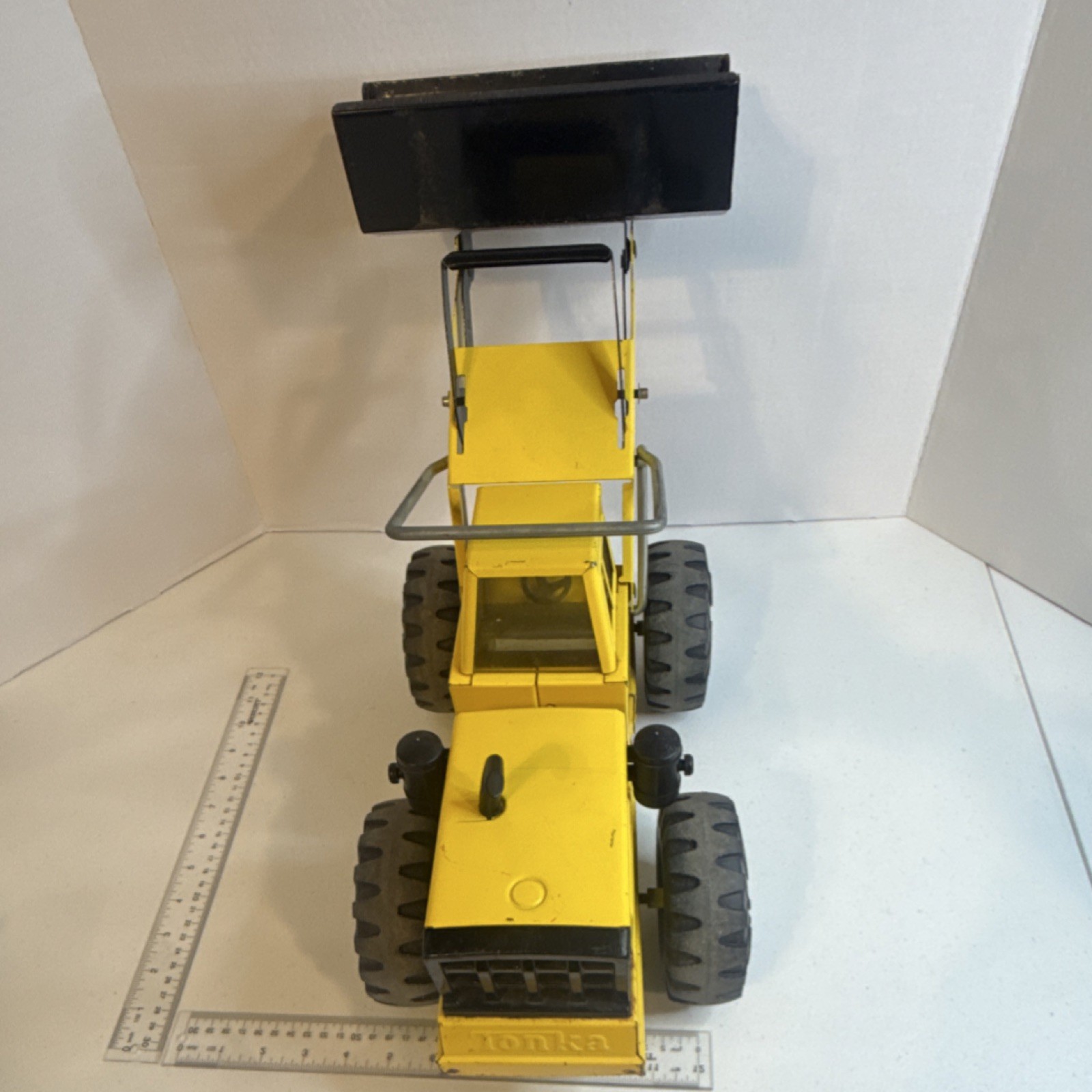 Tonka Mighty Tonka Vintage Yellow Front End Loader Construction Toy Vehicle