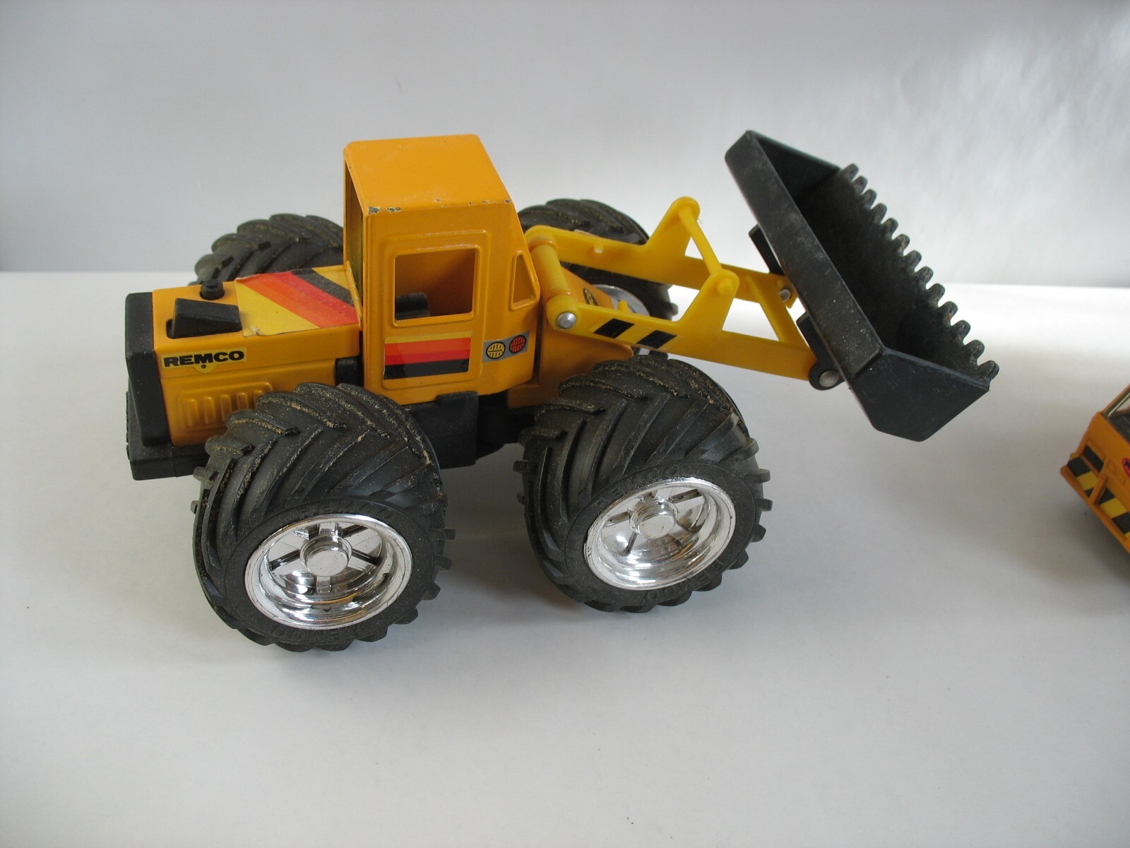 Lot 6 Vintage Remco Tootsie toy & others Construction vehicles toys
