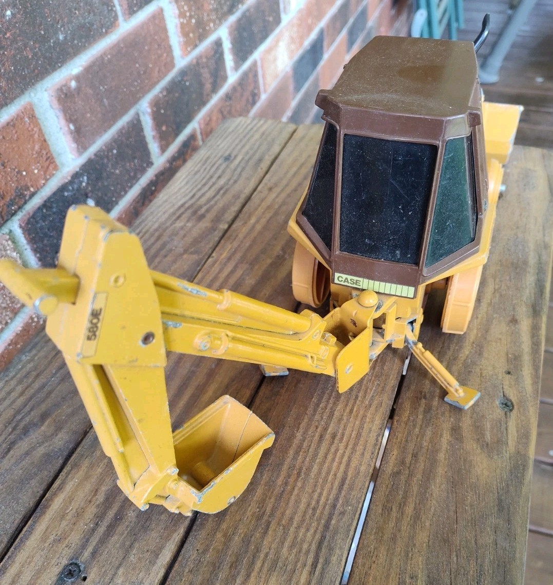 Vintag Case Metal Construction King Toy 580E ERTL Backhoe/Front Loader