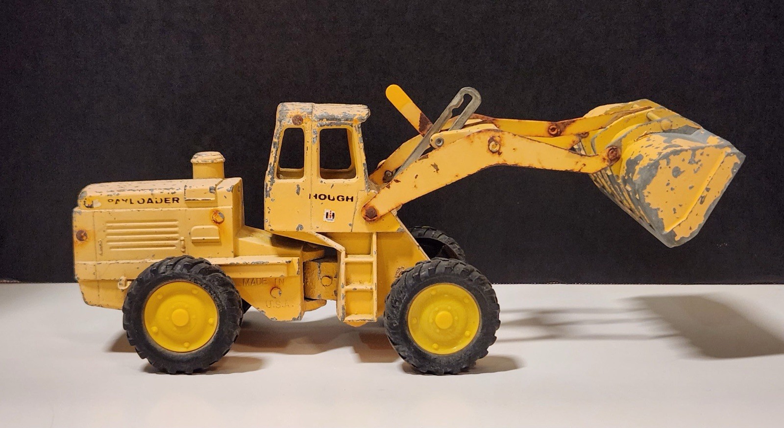 Vintage IH Payloader 10U Loader Toy 14” International Harvester Metal USA