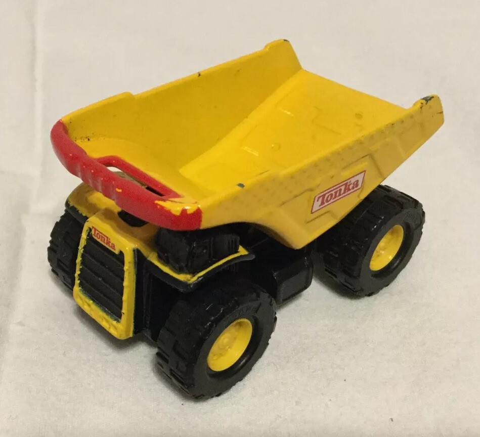 2005 Maisto Tonka Dump Truck Yellow 2 3/4″ Diecast Mini Toy