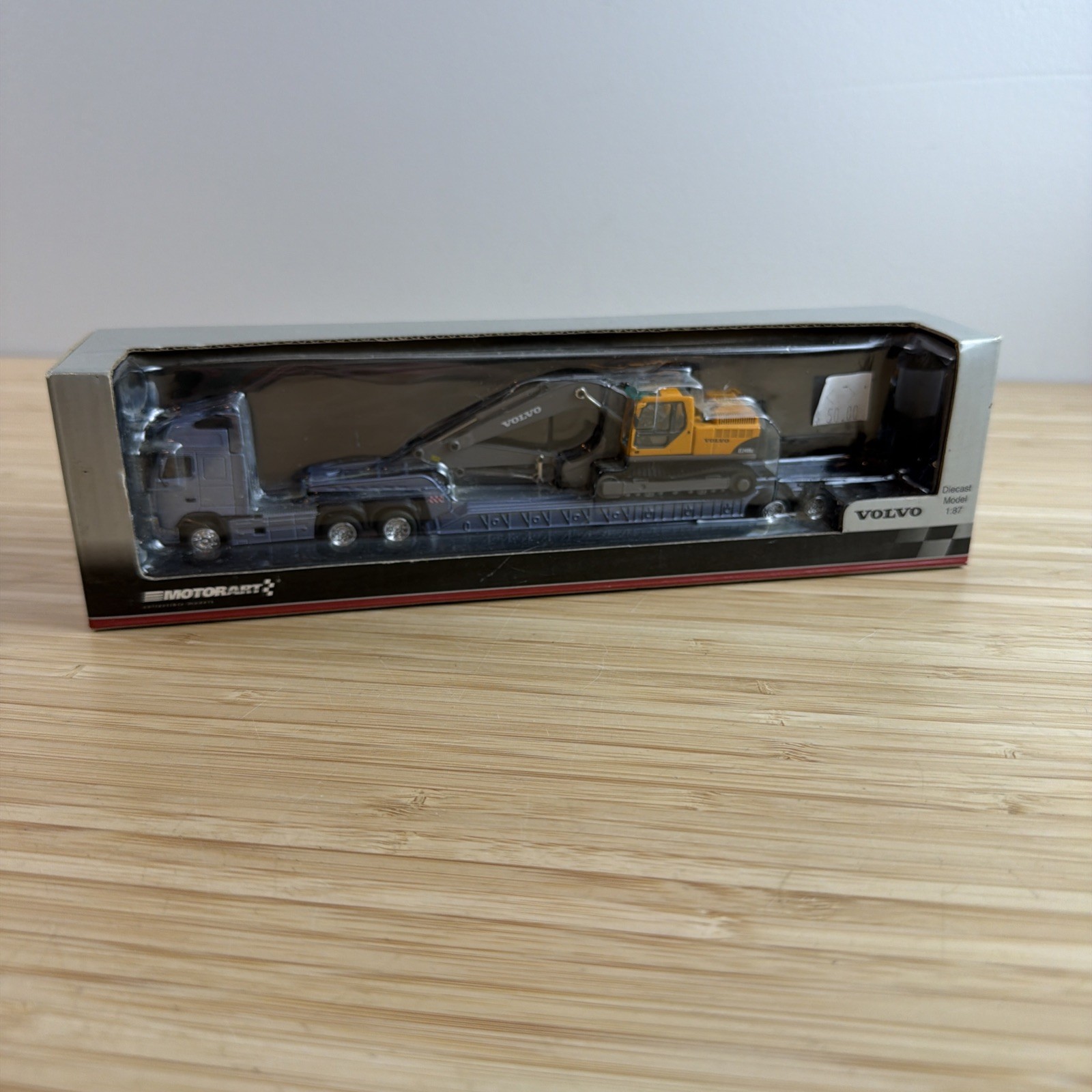 NIB MOTORART SEMI TRACTOR TRAILER TRUCK VOLVO EXCAVATOR 1:87 DIECAST