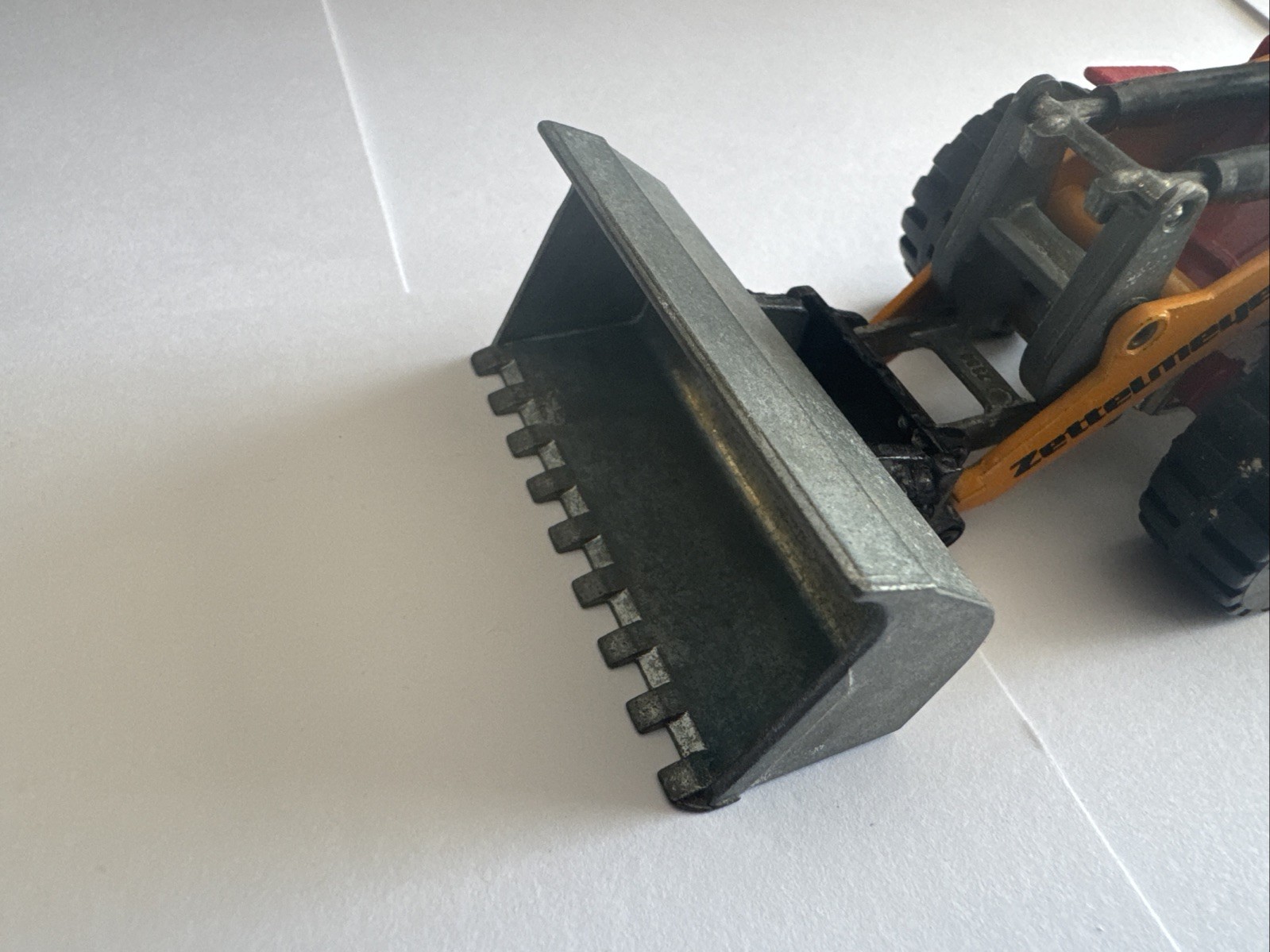 SIKU 1:55 Scale Zettemeyer Front Loader. Free Shipping