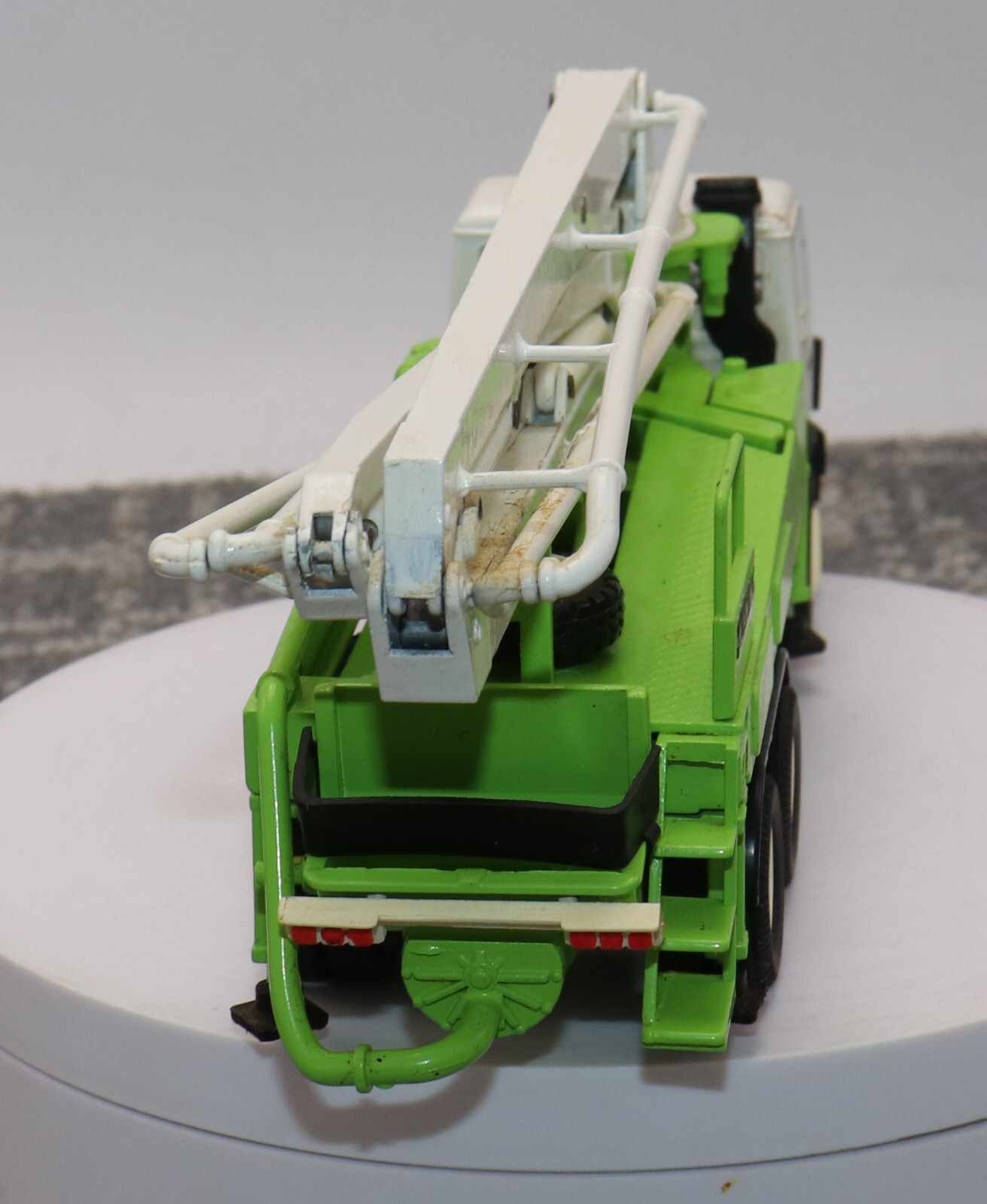 Schwing Mercedes KVM 32 XL Truckmounted Concrete Pump 1:50 Scale in Box