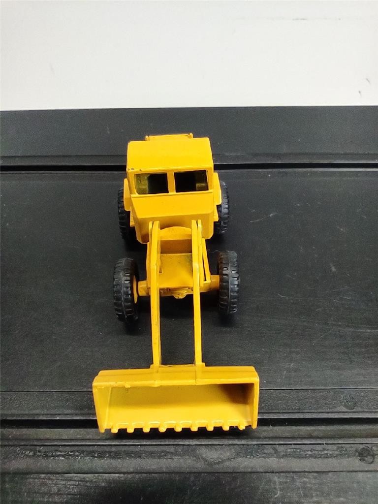 Lesney Matchbox #69 Hatra Tractor Shovel 1965 Nice condition, clean