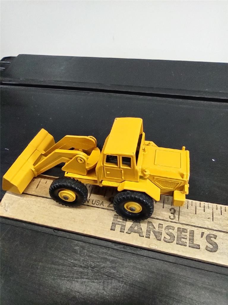 Lesney Matchbox #69 Hatra Tractor Shovel 1965 Nice condition, clean