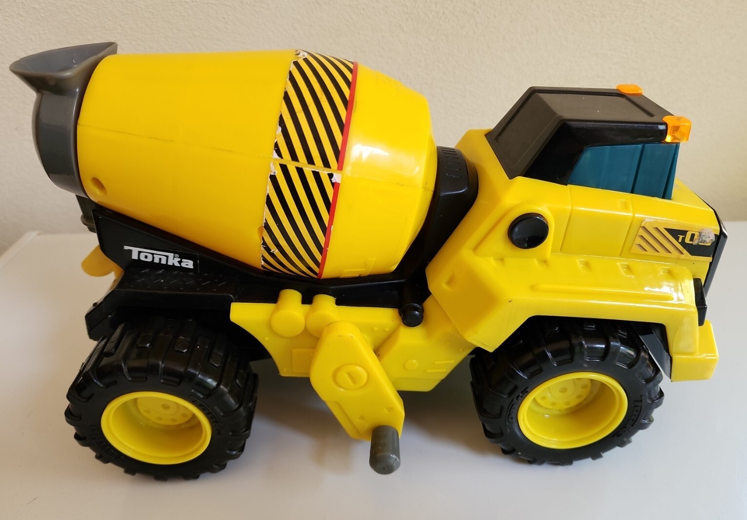 TONKA Truck Cement Mixer 2018 Hasbro Rotating Toy Sound 12″ Plastic Construction