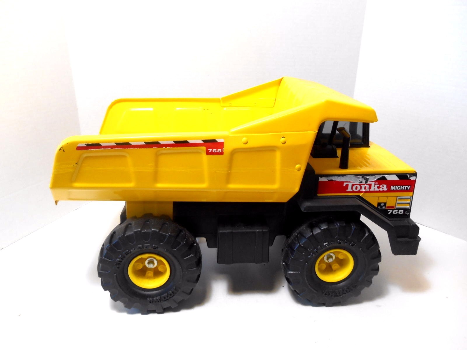 Tonka Mighty 768 Dump Truck Pressed Steel & Plastic XMB – 975
