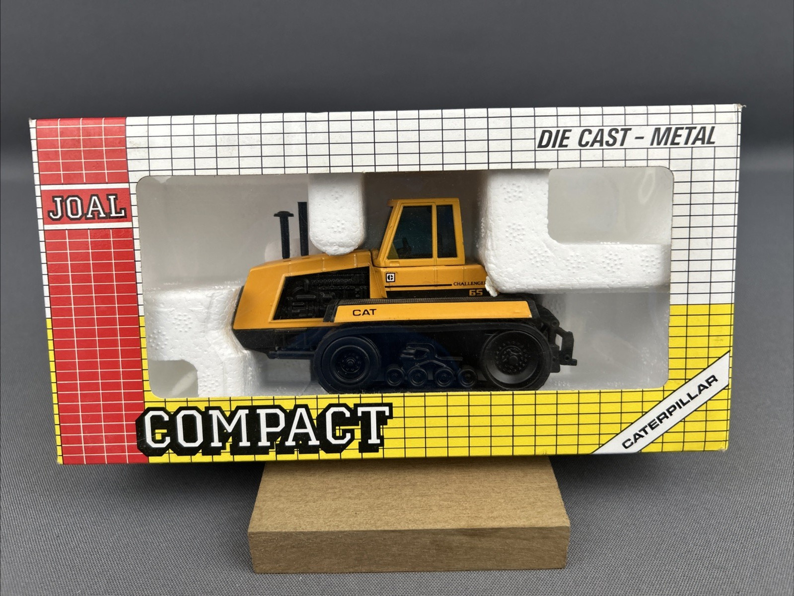 Joal Compact 1/50 Scale Cat Challenger 65 Track-Type Tractor #233 NIB