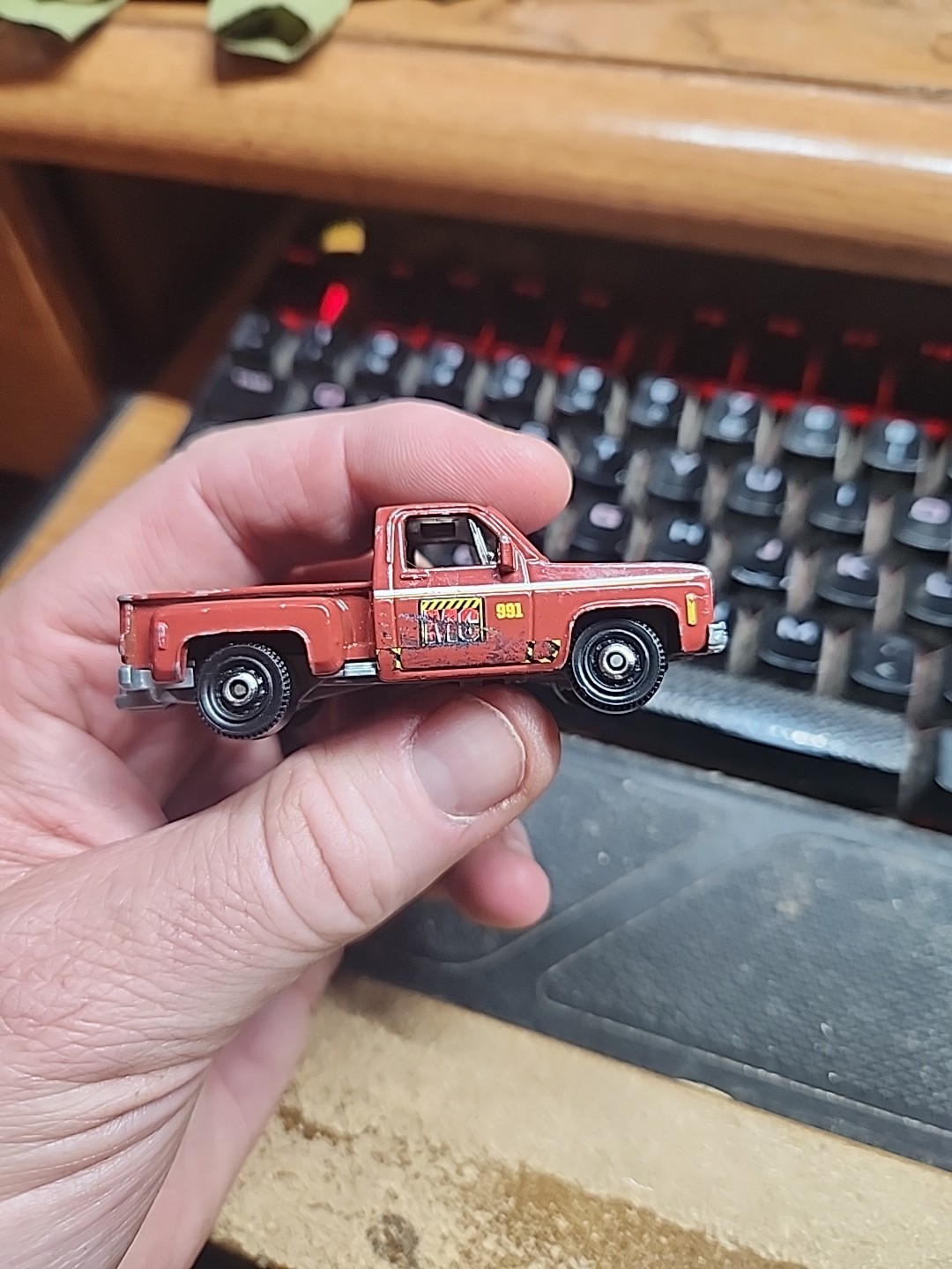 2019 Matchbox “Construction” 1975 Chevy® Stepside™ RUSSET BROWN Diecast Loose
