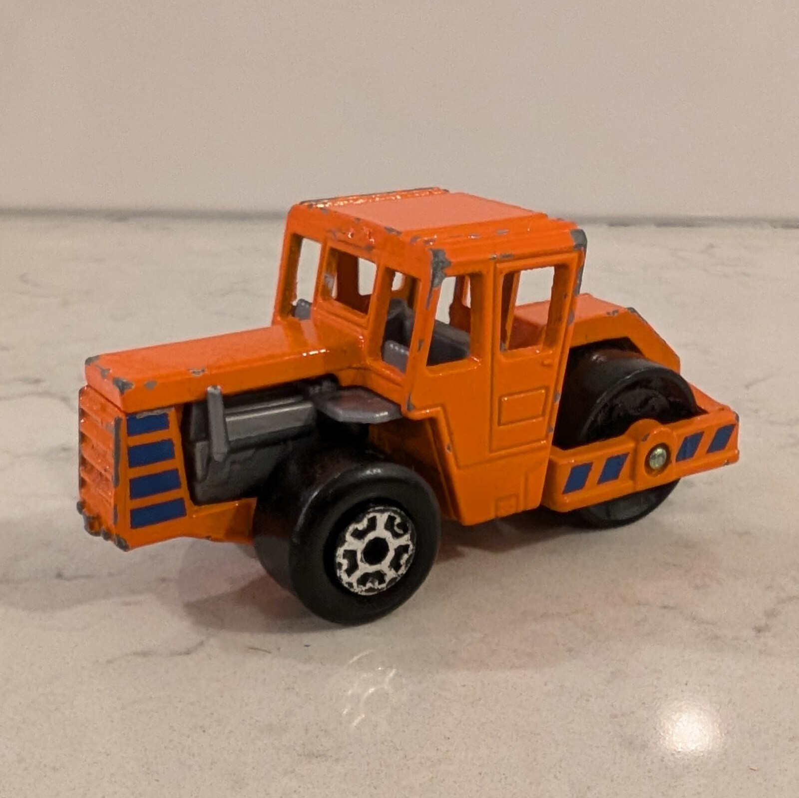 Vintage 1991 Matchbox Road Roller 1:76 MI772 orange & blue stripes 1-75 Series