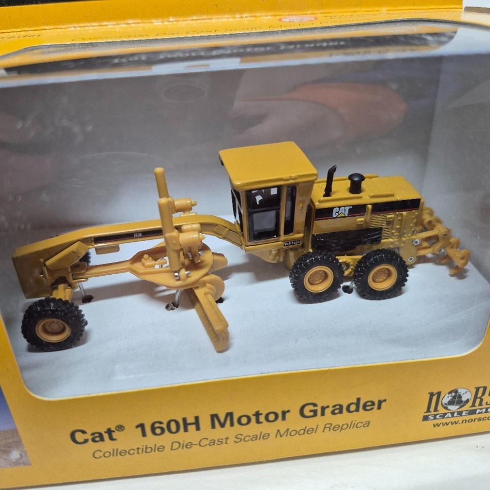 CAT 160H Motor Grader Diecast 1:87 Scale – Norscot Scale Models