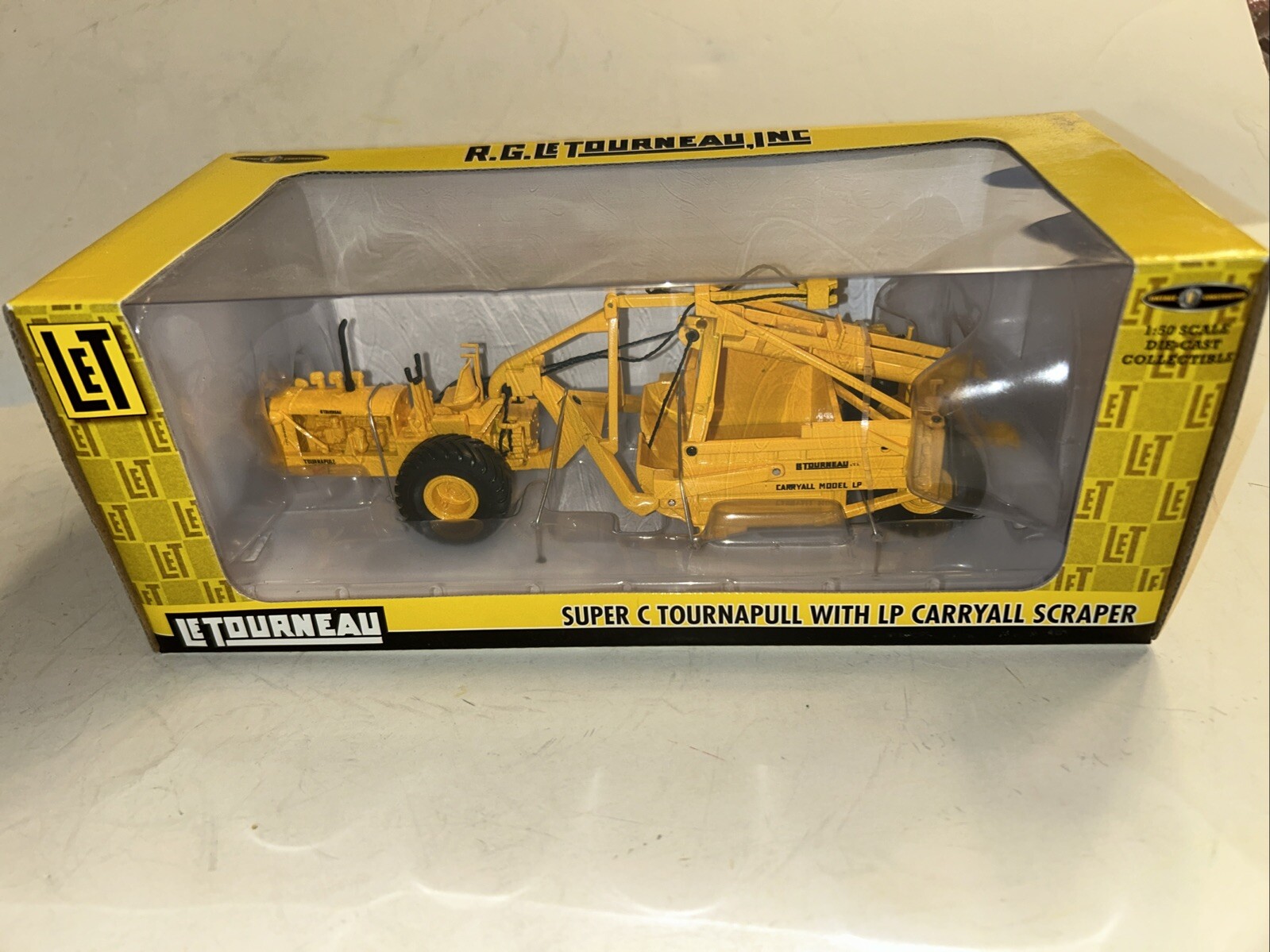 Le Tourneau Model Super C with LP Carryall Scraper 1:50 SpecCast