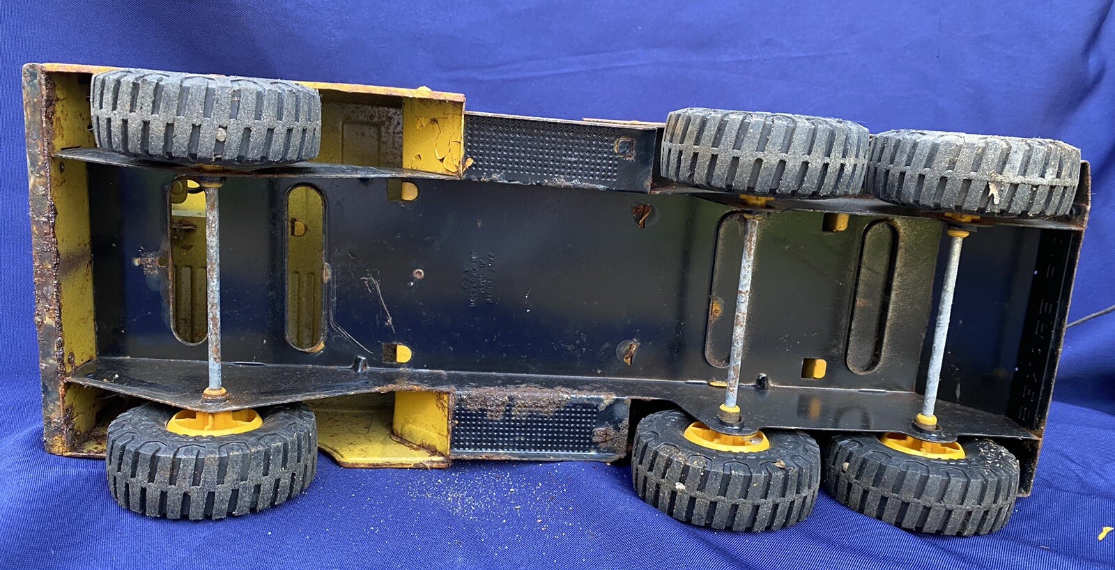 Vintage – Nylint Crane Truck – Yellow Steel – Pre-owned condition