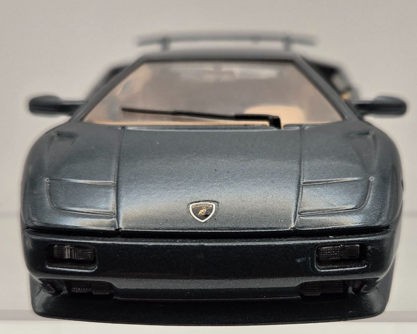 Bburago Lamborghini Diablo 1990 1:24 Diecast Model Car Made in Italy