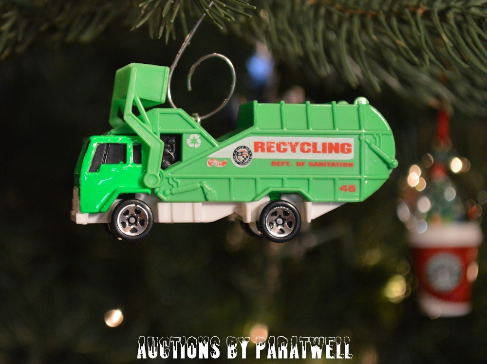Green Recycle Garbage Trash Refuse Truck Custom Christmas Ornament 1/64 Adorno