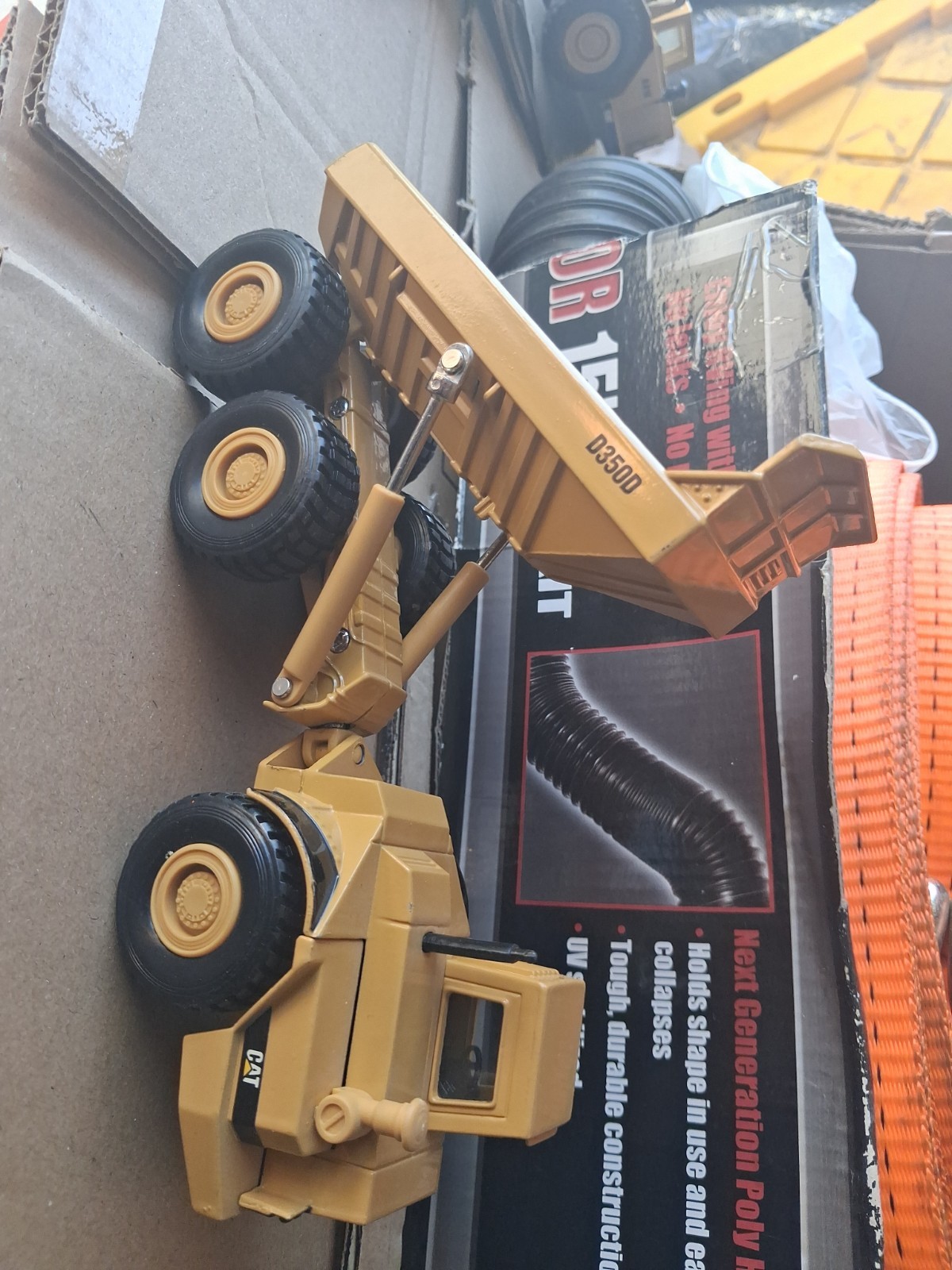 ERTL Caterpillar D350D Articulated Dump Truck 1/50 Scale ( Vintage ERTL, CAT)