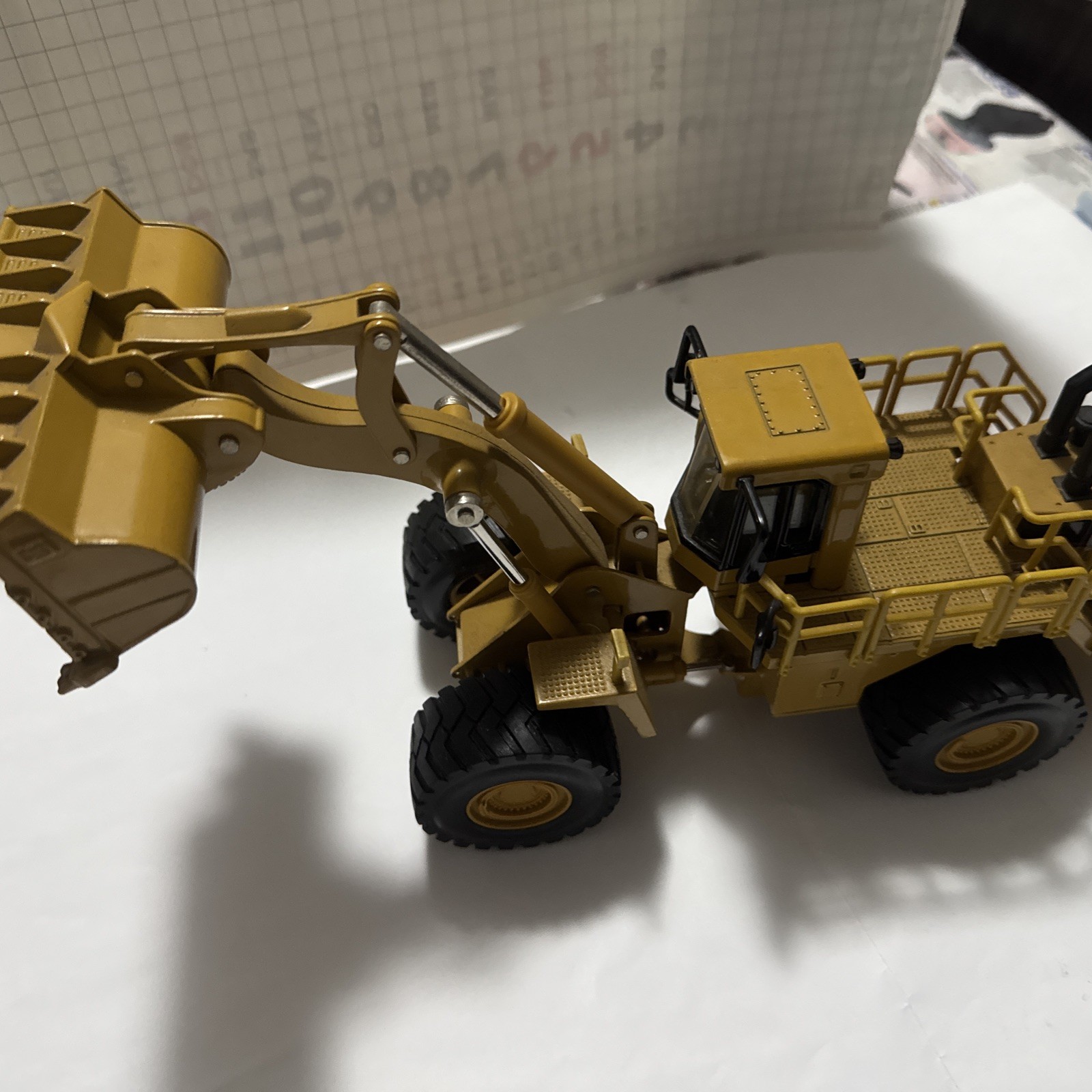 Norscot 1/50 Scale Caterpillar 992g Rubber Shovel