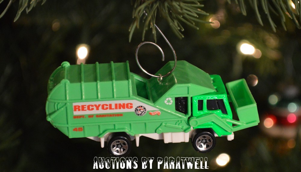 Green Recycle Garbage Trash Refuse Truck Custom Christmas Ornament 1/64 Adorno