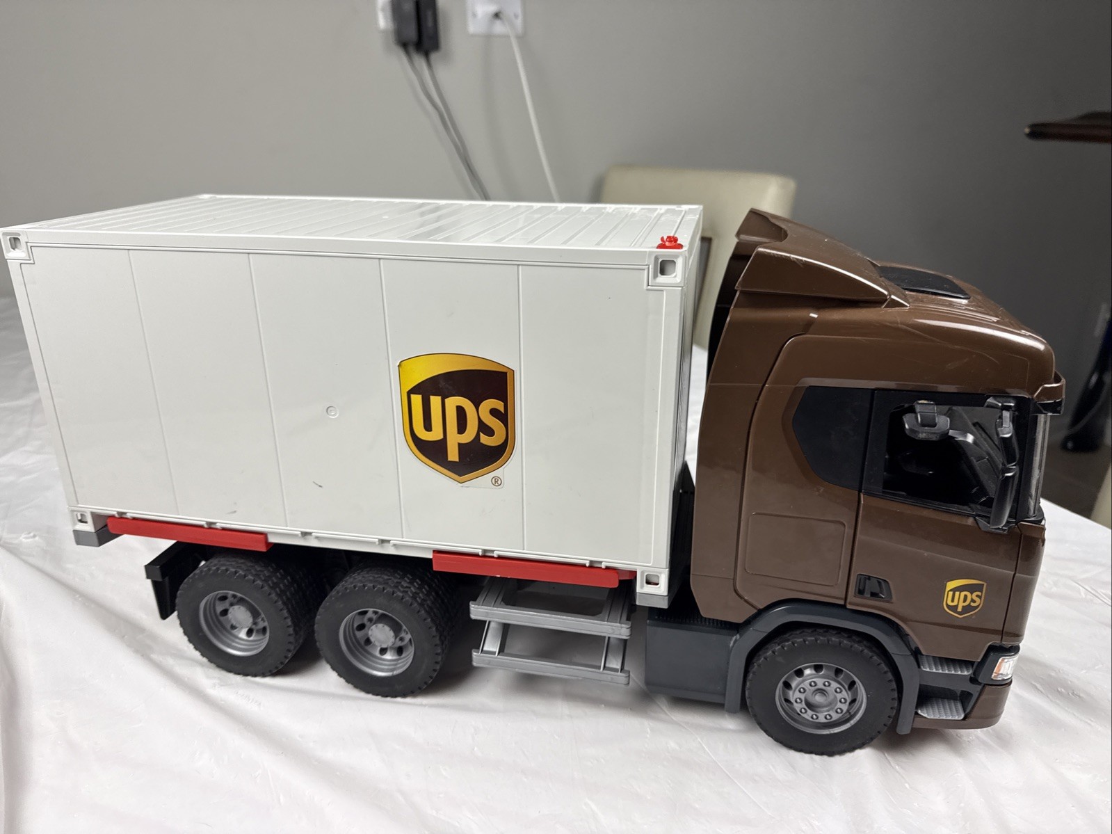 Bruder 1/16 Scania Super 560R UPS Logistics Truck Missing Back Doors And Lift