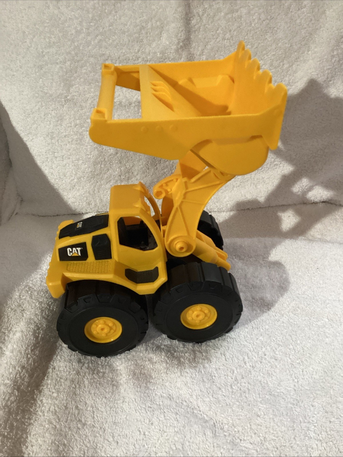CAT Construction 7” Plastic Wheel Loader Toy Yellow