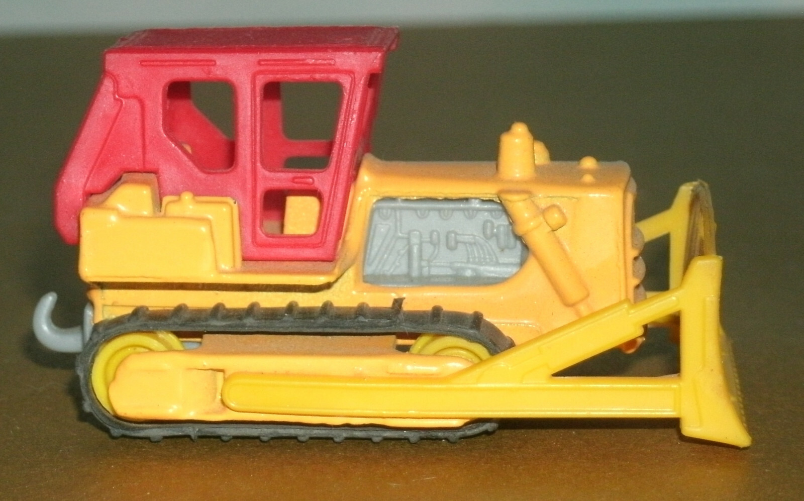 1/81 Scale Caterpillar D9H Bulldozer Diecast Construction Vehicle – Matchbox