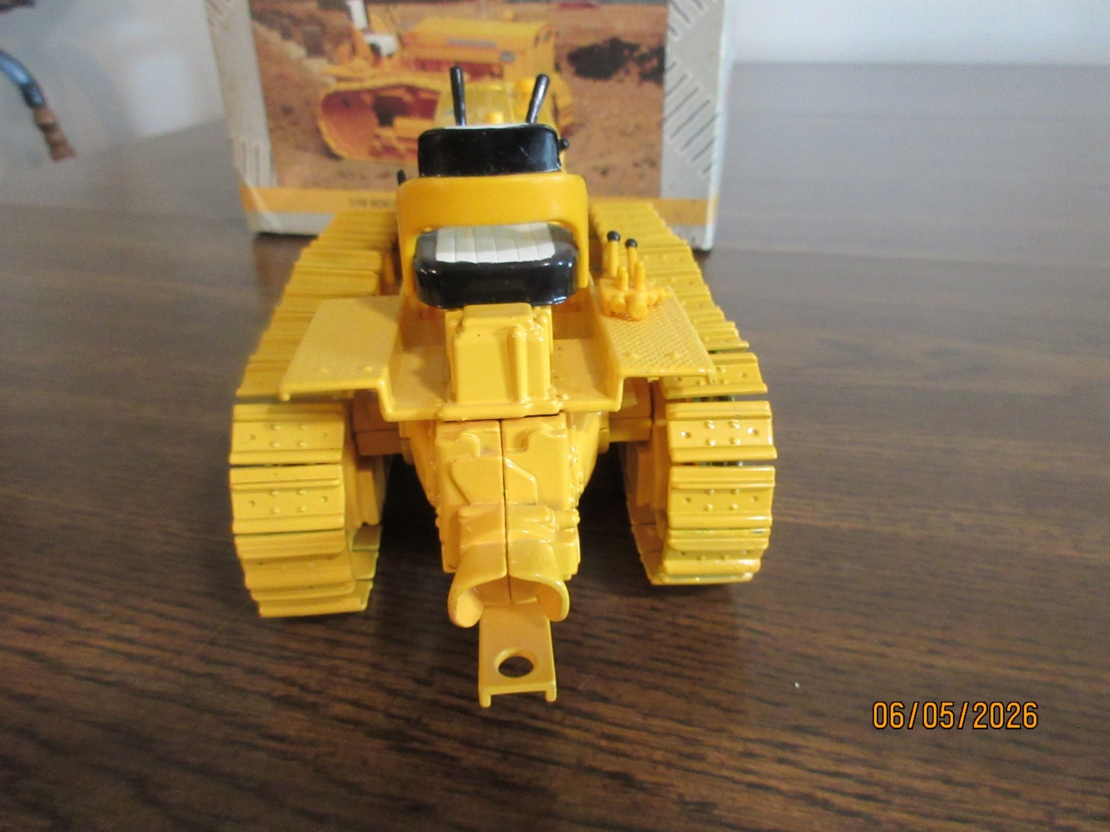 ERTL INTERNATIONAL TD-340 DIESEL CRAWLER DIECAST 1:16, WITH BOX