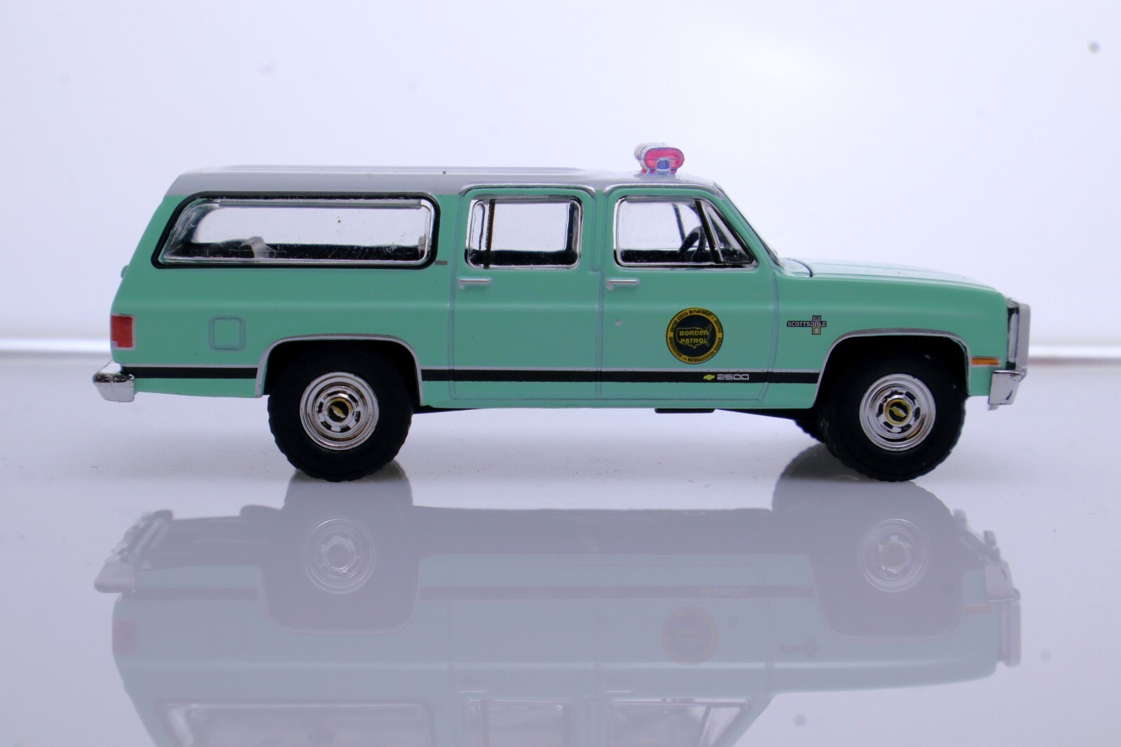 1990 Chevy Suburban K20 Square Body 1/64 Scale Diecast Model CBP Border Patrol