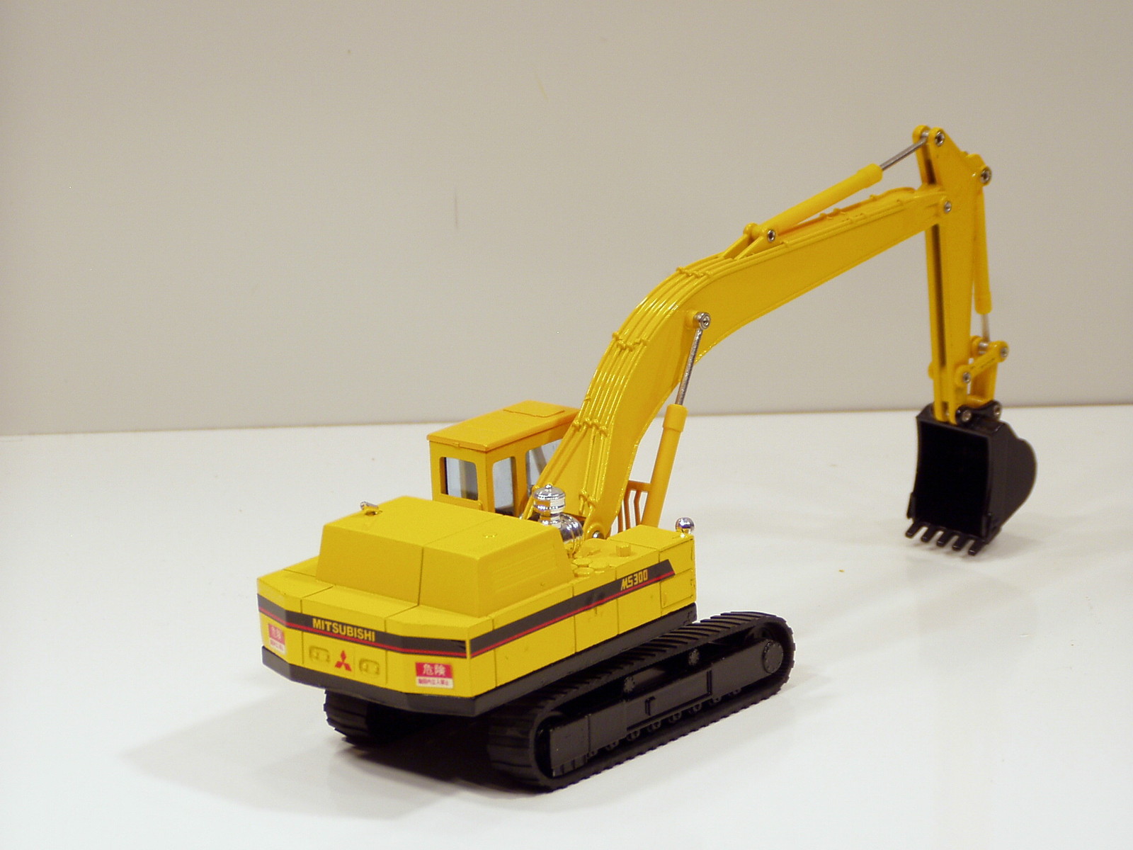 Mitsubishi MS300 Excavator – 1/48 – Shinsei #606 – N.MIB