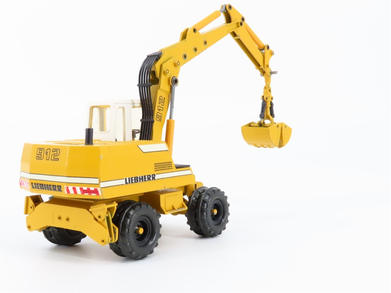 Liebherr A 912 Wheeled Excavator Clam and Bucket – Conrad 1:50 Scale Model #2822