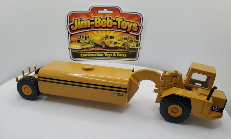 Cat 611 Prime Mover with Custom Water‑Hauler – 1/64 Scale Construction Model