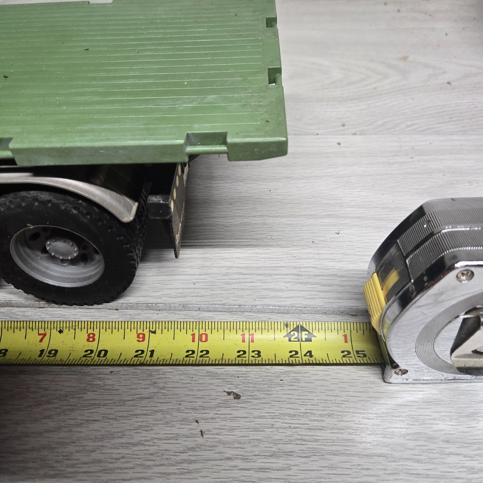 Bruder 1:16 Mack Green Log Truck Flat Bed With Crane