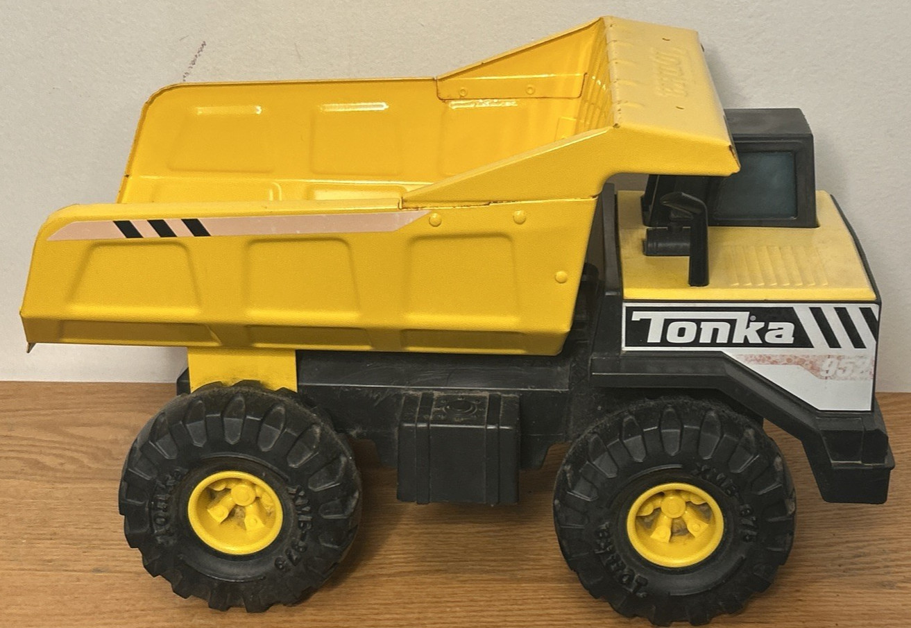 Tonka 952 Mighty Dump Truck Steel Bed Plastic Body 17x8x10 Great Gift for Kids!