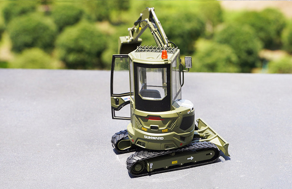1:20 SUNWARD SWE25UF Mini-Sized Hydraulic Excavator Machine Diecast Model Green