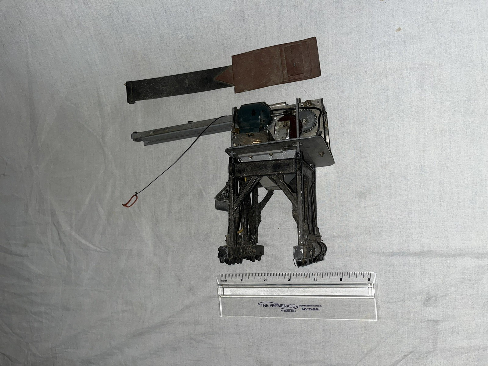 ODD RARE VINTAGE H.O. DIE CAST MOTORIZED CRANE / COAL LOADER FOR RESTORATION