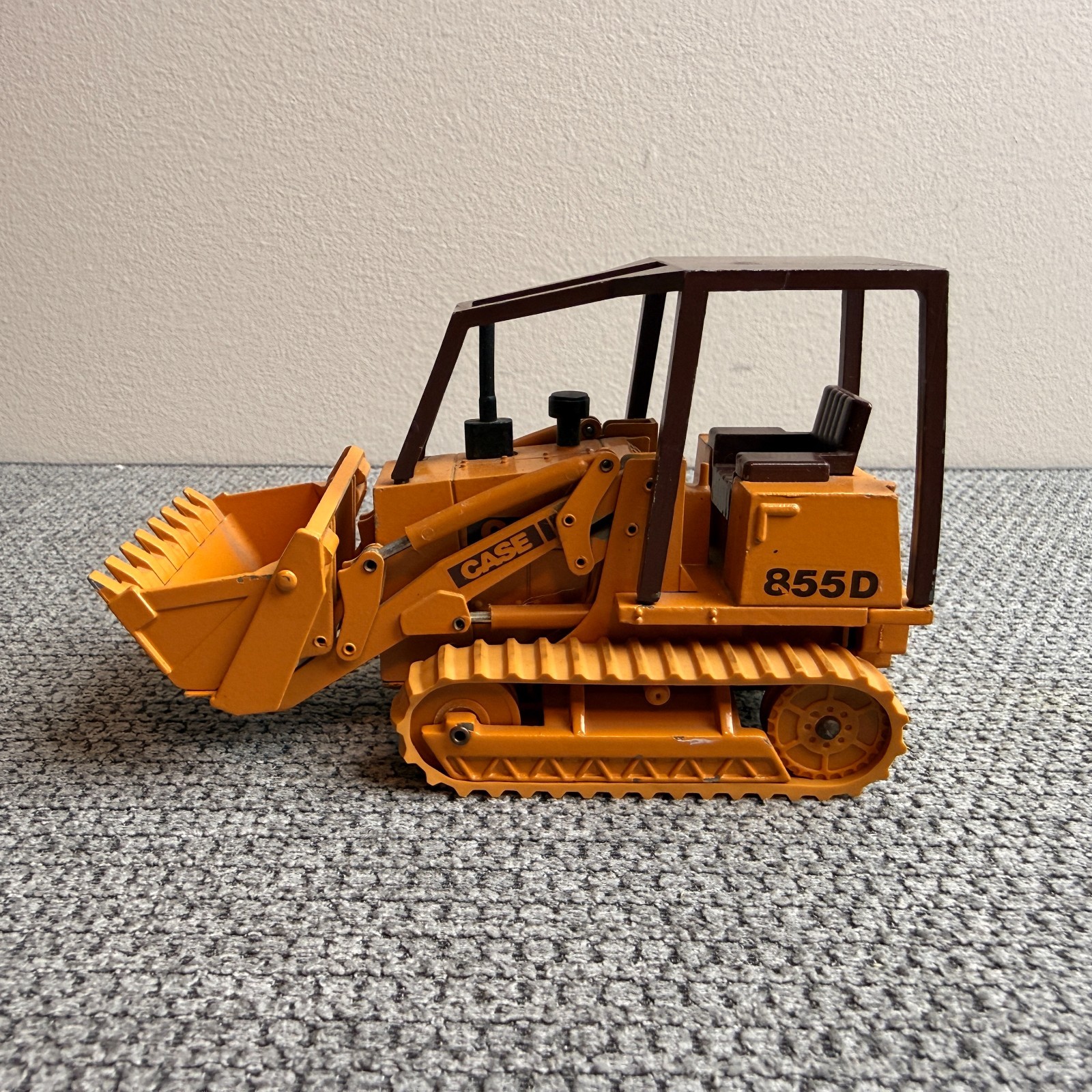 Case 855D Track Loader – CAB – 1/35 – NZG – Conrad NZG West Germany