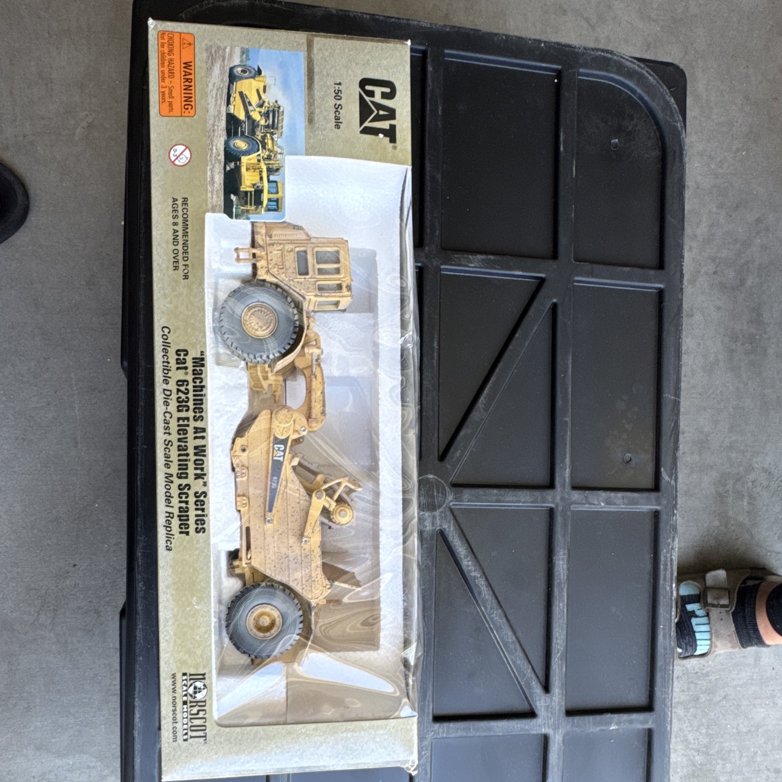 Norscot CAT 623G Elevating Scraper Diecast Model 1:50 Machines at Work 55182