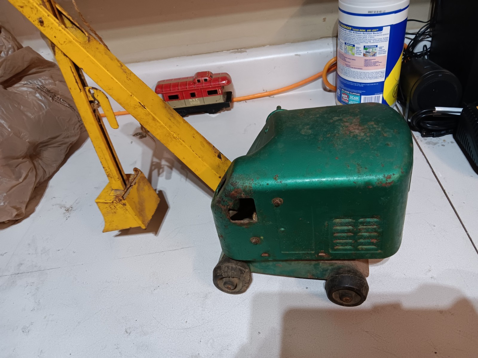 Stucko steel pressed crane with bucket all original blue/green rare